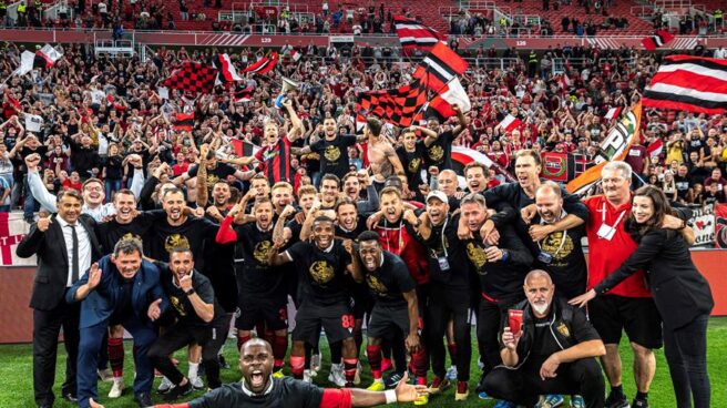 El Honved húngaro celebra con sus aficionados el título de Copa conquistado el miércoles El Honved húngaro celebra con sus aficionados el título de Copa conquistado el miércoles