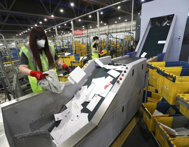 España tiene 134.000 funcionarios y empleados públicos más que hace cuatro años