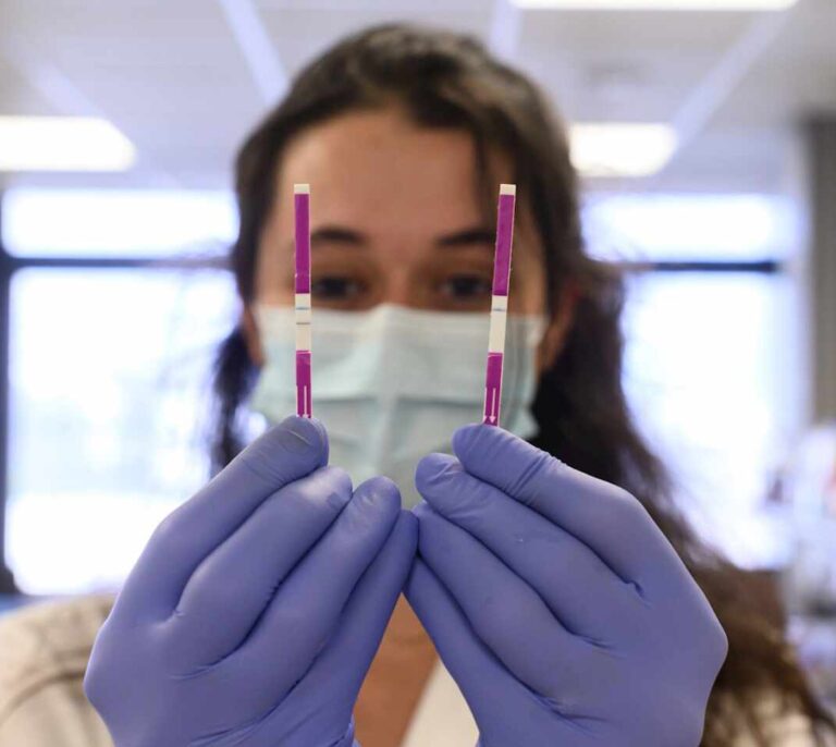 Gripe y COVID-19: ¿Qué relación tienen y por qué hay que evitar que coincidan?