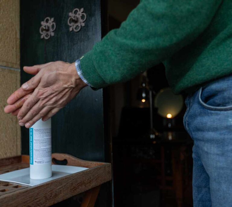 Usar gel hidroalcohólico en la playa puede causar quemaduras