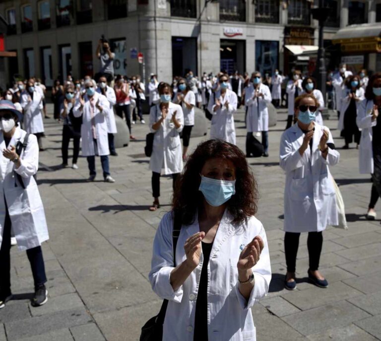 La crisis golpea a docentes y personal sanitario: 47.000 empleos destruidos en el mes de junio