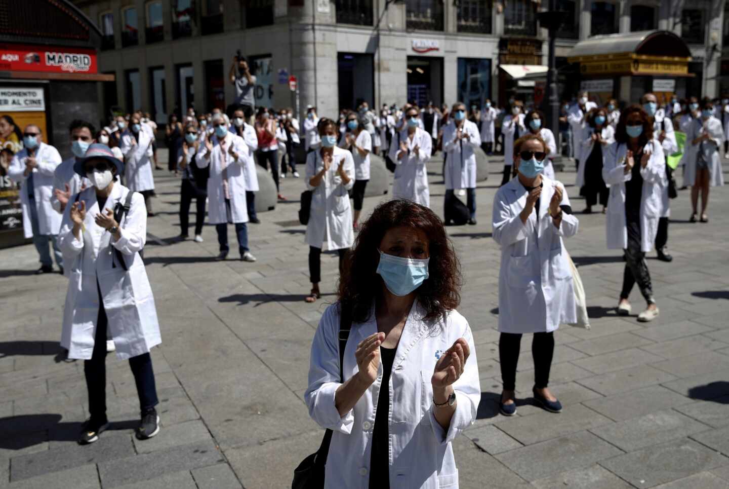 Centenares de profesionales médicos defienden la sanidad pública por España