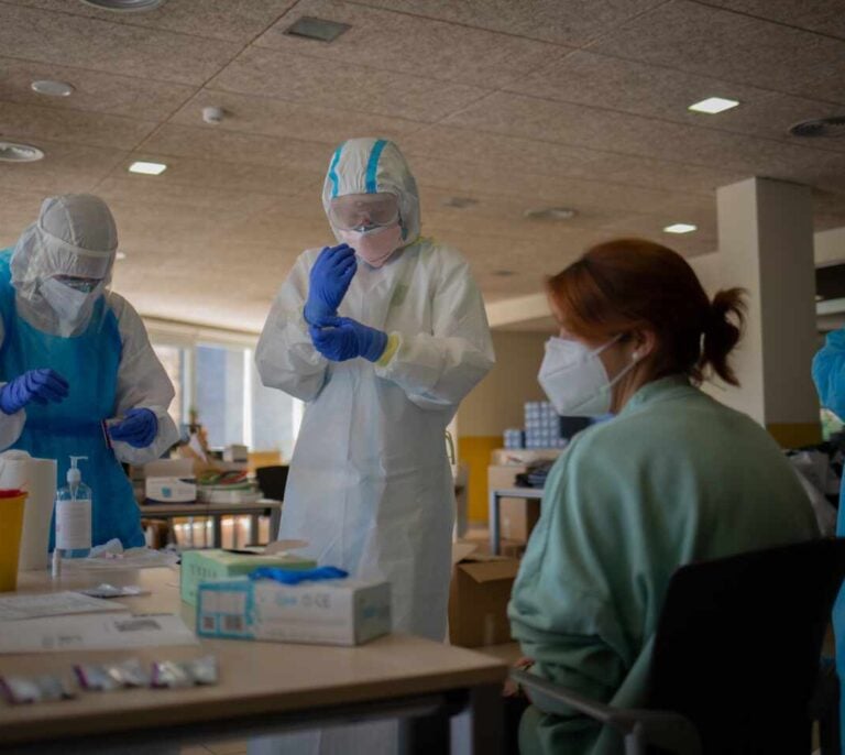 Investigadores advierten del riesgo de que el Covid se vuelva endémico
