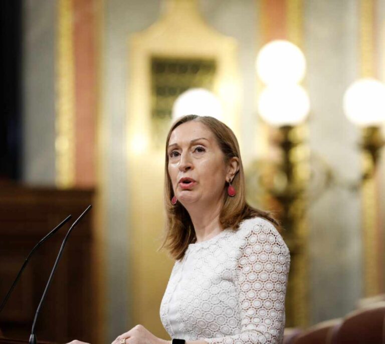 Ana Pastor asegura que el PP negociará los PGE si son sensatos, aunque avisa a Sánchez: "No va por buen camino"