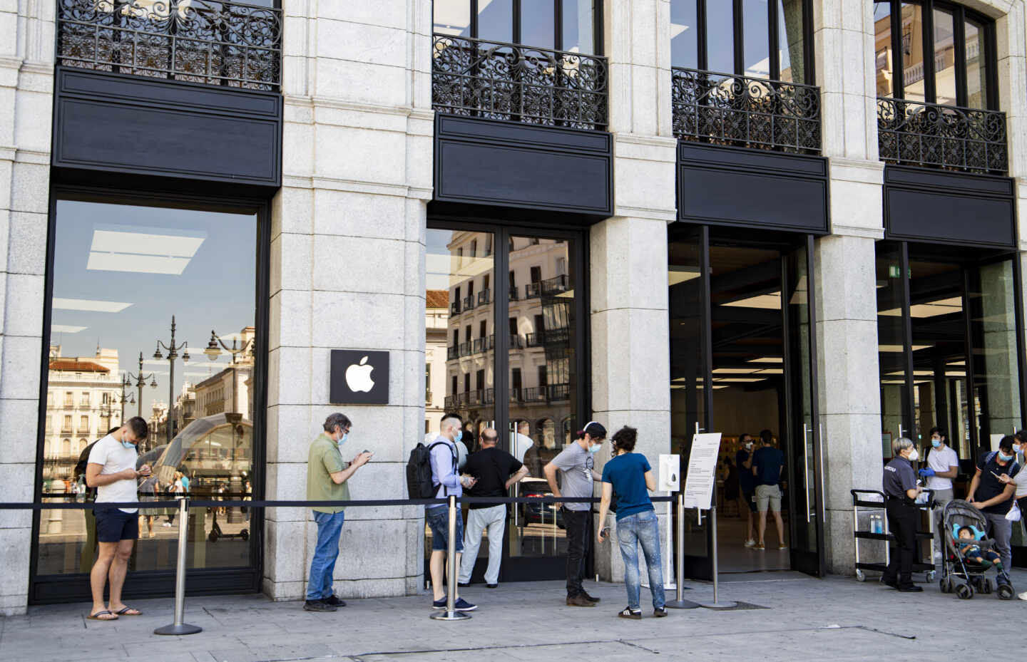 Apple cierra sus tiendas en Madrid por la evolución del coronavirus