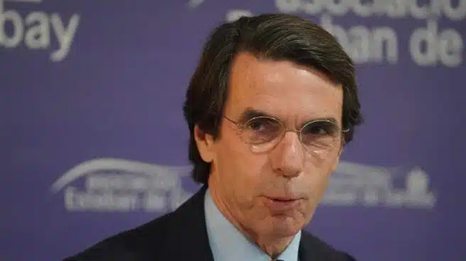 Aznar cuestiona el ingreso mínimo vital permanente con un 110% de deuda