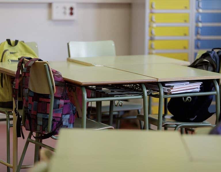 Aíslan un aula de Infantil en el colegio de Rafelbunyol por dos casos de Covid en Primaria