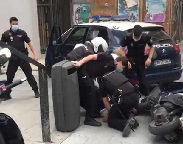 Errejón compara una detención en Lavapiés con la brutalidad policial de EEUU