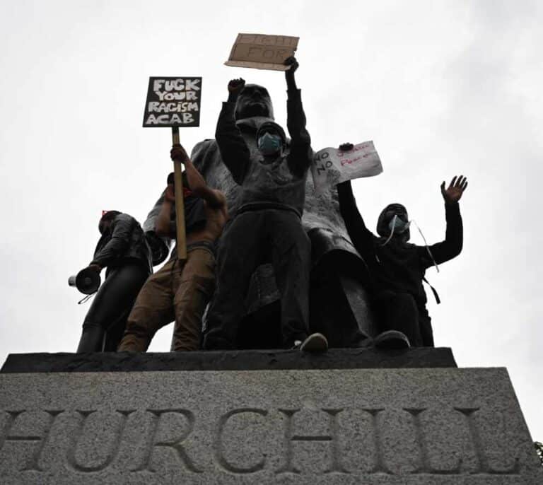 "Sin Churchill, Hitler, un racista, habría matado a muchos más por motivos raciales"