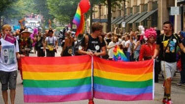 Quince libros para disfrutar, educar y reivindicar durante el Orgullo