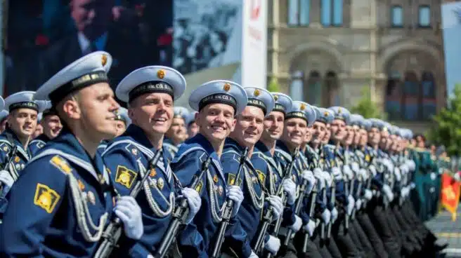 Putin ignora la pandemia en un desfile con miles de soldados sin mascarilla