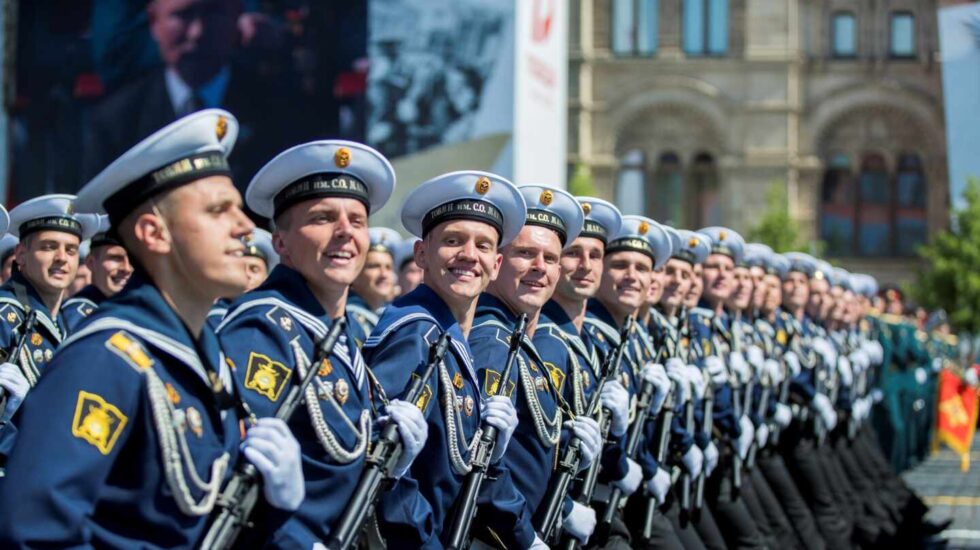 Soldados rusos desfilan durante el Día de la Victoria.