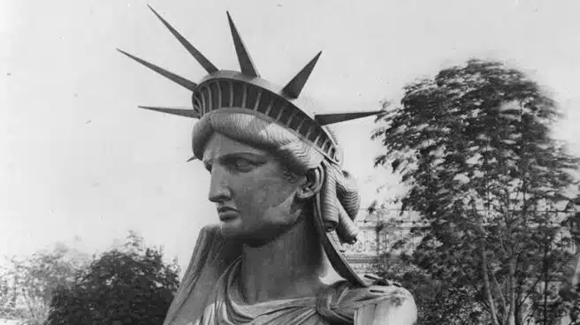 Despiezada y surcando el océano: la llegada de la Estatua de la Libertad hace 135 años