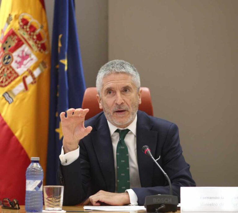 Interior aumenta la retirada de puntos por uso del móvil y no llevar el cinturón de seguridad