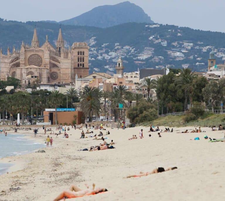 El Gobierno balear confina a 23.000 habitantes de cuatro barrios de Palma
