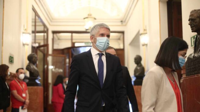 El ministro Fernando Grande-Marlaska, llegando este miércoles al Congreso para la sesión de control al Gobierno.