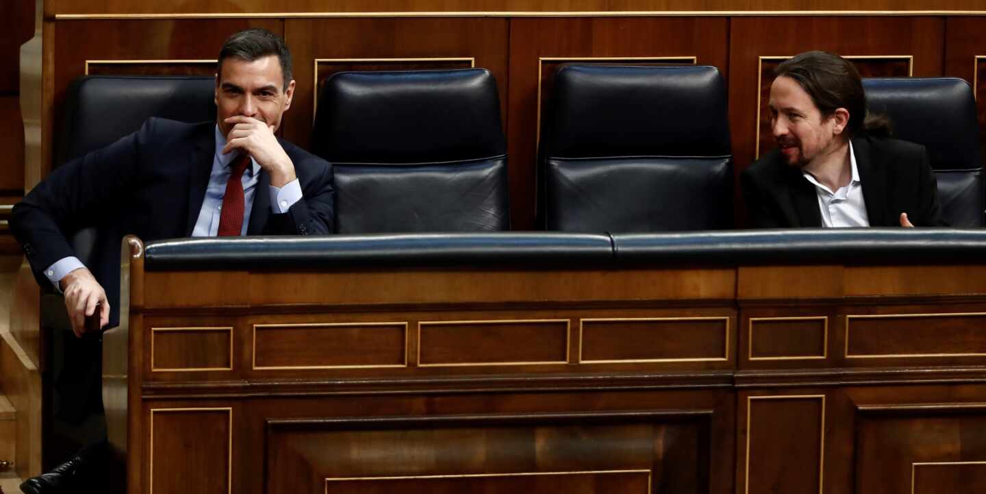 Pedro Sánchez y Pablo Iglesias, en sus escaños del Congreso durante una reciente sesión de control al Gobierno.