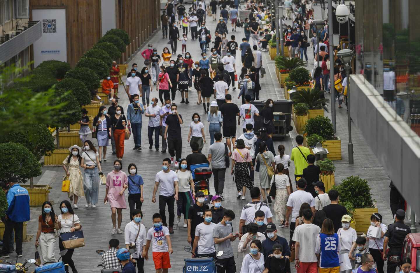 Rebrote en China: cierra el mayor mercado mayorista y 11 barrios de Pekín