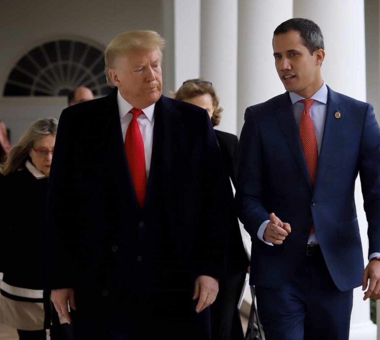 Trump dice ahora que no se opondría a reunirse con Maduro y desaira a Guaidó