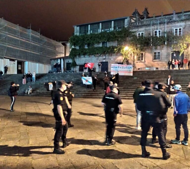 Vox arranca la campaña en Galicia entre gritos de "¡fascistas!"