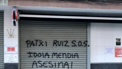 Llaman "asesina" a Mendia al agredir una sede del PSE diez días después de atacar su casa