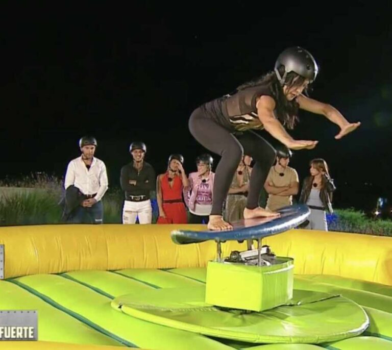 Maite Galdeano, criticada por subirse a una tabla de surf pese a recibir 1.100 euros de pensión por incapacidad