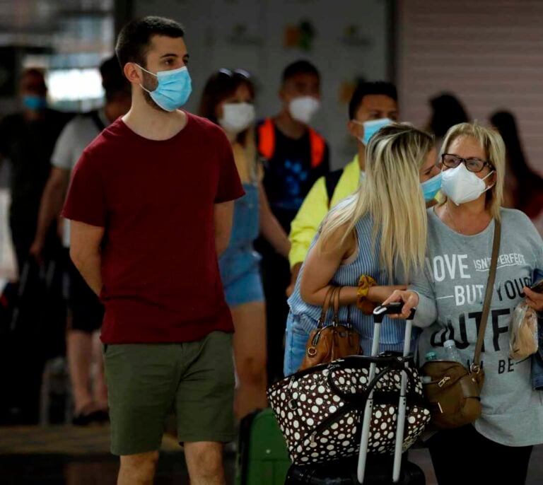 Cataluña supera los 1.000 contagios por tercer día consecutivo y suma 13 fallecidos