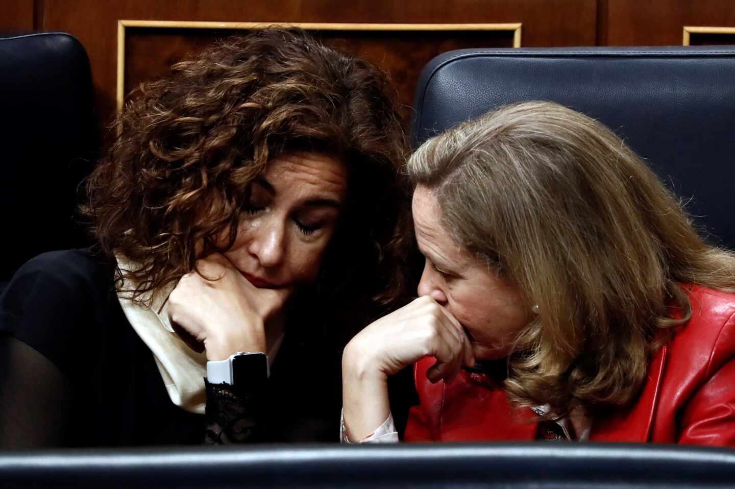 Nadia Calviño y María Jesús Montero en la investidura de Pedro Sánchez