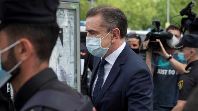 El delegado del Gobierno en Madrid, José Manuel Franco, sale de los Juzgados tras declarar este miércoles.