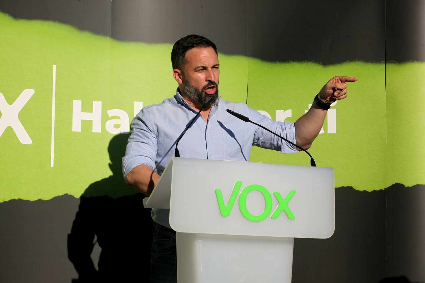 La Fiscalía archiva una denuncia del PSOE contra Vox por una serie de 'tweets' contra el Gobierno sobre la pandemia