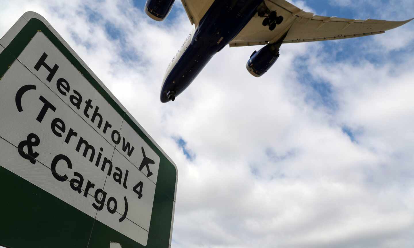 Reabre la terminal de Heathrow que habían evacuado por "un posible incidente con materiales peligrosos"