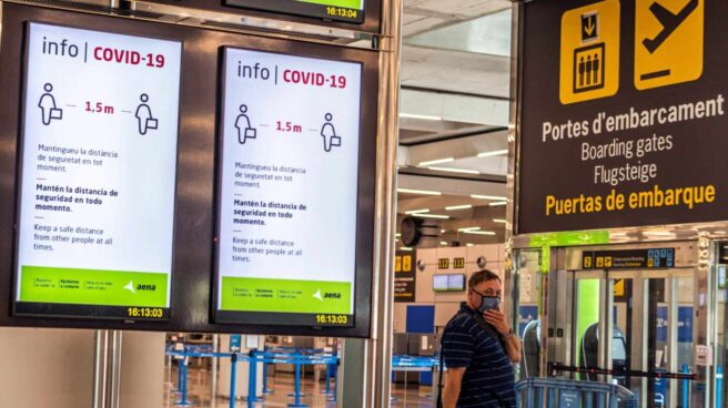 Carteles informativos con medidas anti-Covid en el aeropuerto de Palma. Carteles informativos con medidas anti-Covid en el aeropuerto de Palma.