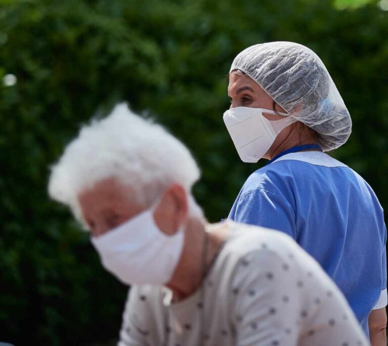 Castilla-La Mancha establece nuevas medidas anti-Covid en residencias y servicios sociales