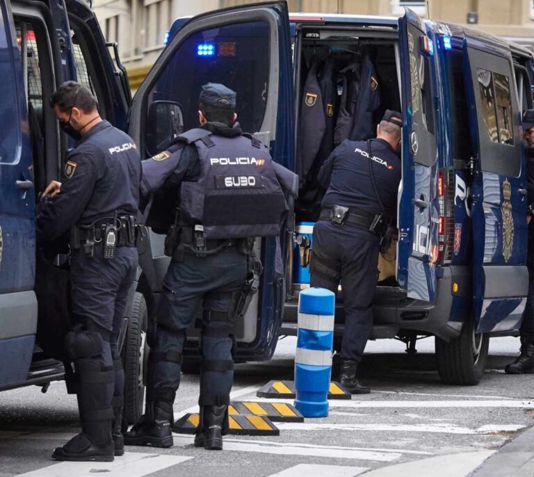 La Policía comprará otros 21.000 chalecos antibala, pero seguirá sin cubrir a toda la plantilla