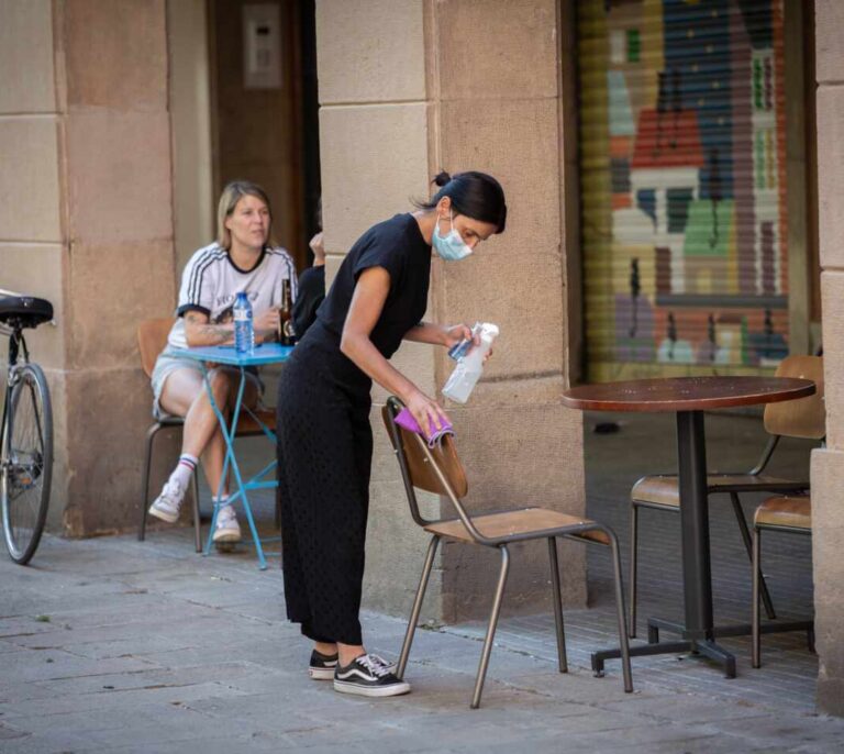 España gana otros 5.000 parados pese al despegue de la campaña veraniega