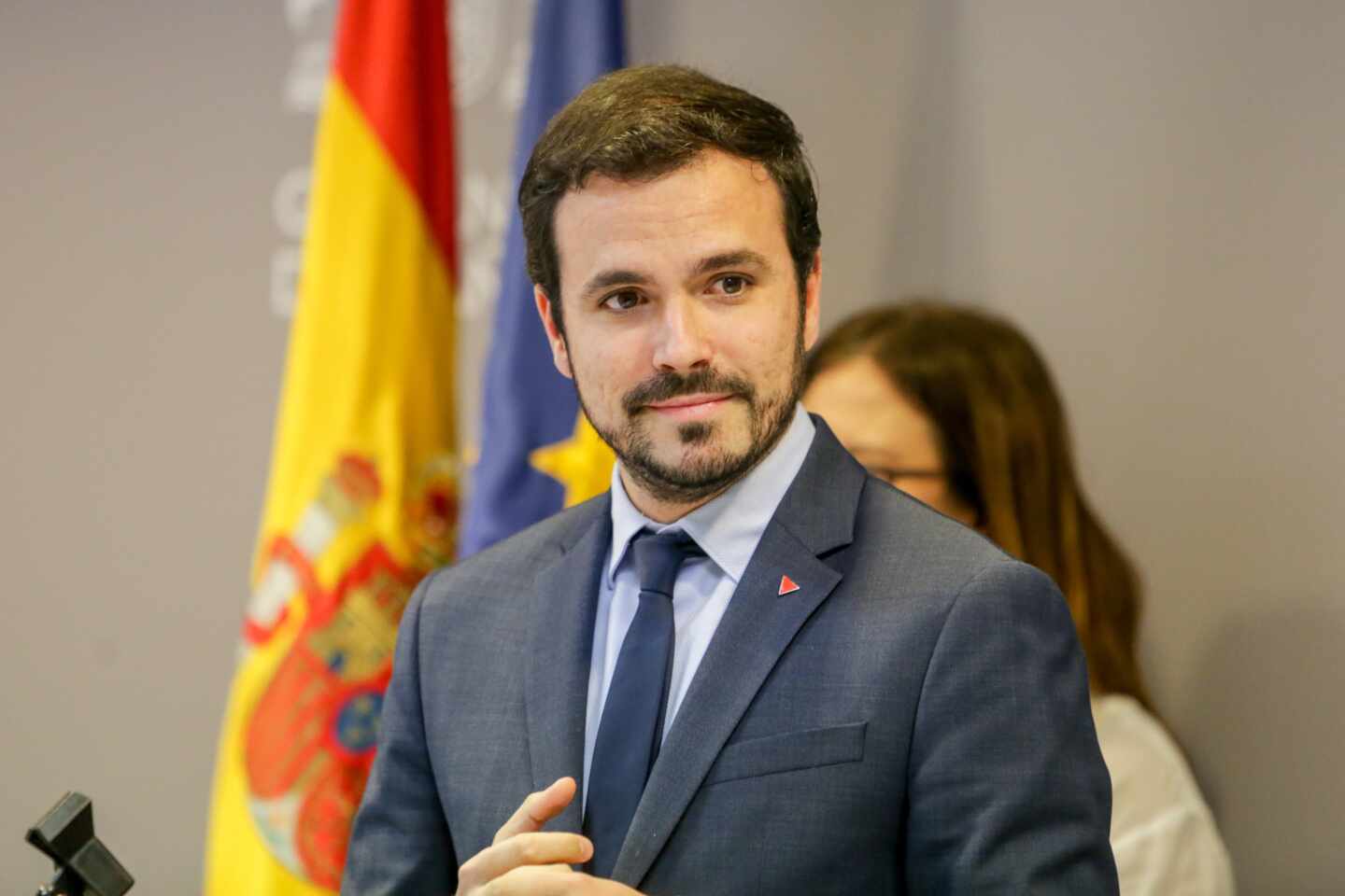 El ministro Garzón pide mantener la participación del Estado en Bankia ante la fusión con CaixaBank