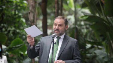 Dos comerciantes protestan contra Ábalos en la estación de Atocha y dice que se negociarán los alquileres