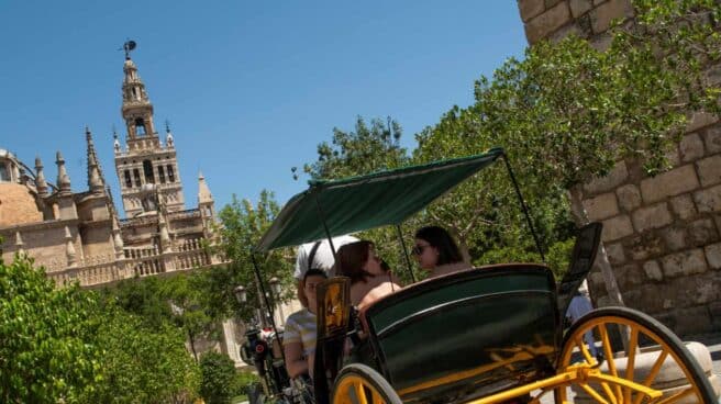 Coche de caballos en el centro de Sevilla.