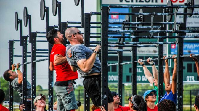 El racismo y el sexismo destronan al fundador de CrossFit
