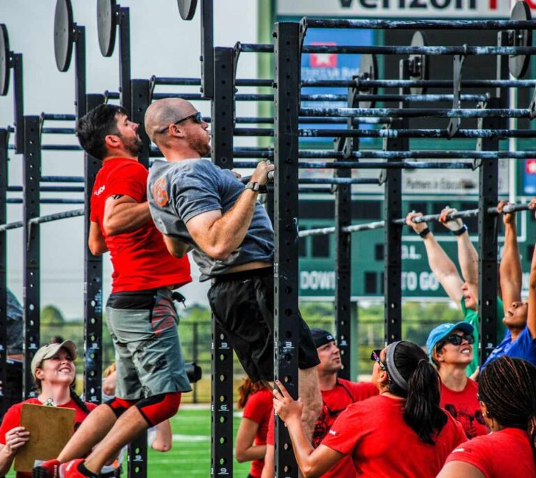 El racismo y el sexismo destronan al fundador de CrossFit