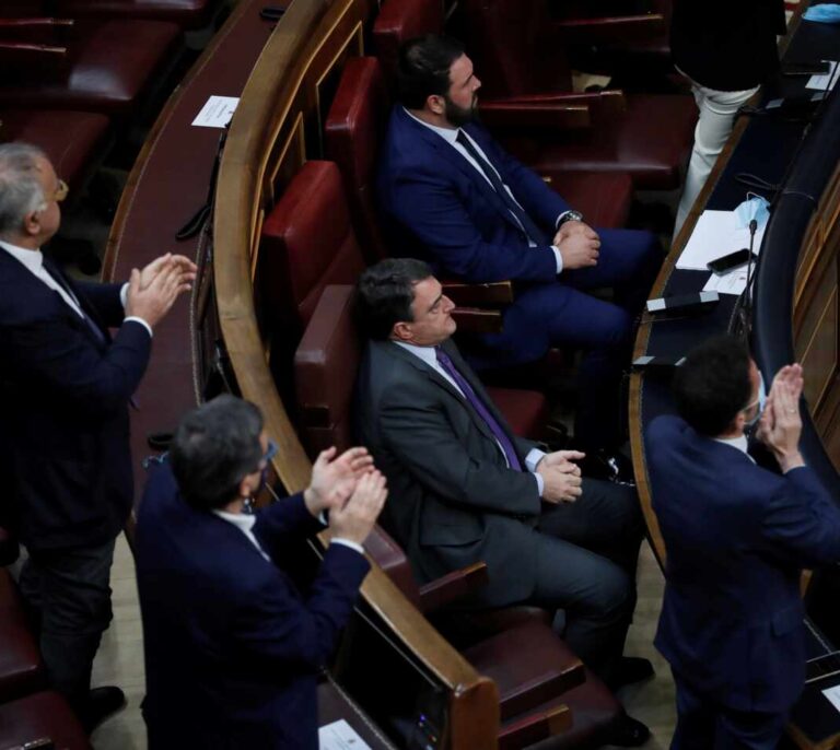 Bildu evita aplaudir el discurso de las víctimas del terrorismo en el homenaje del Congreso