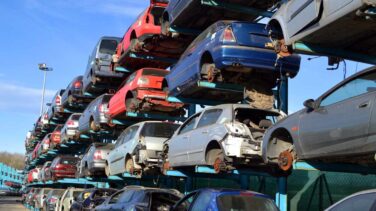 Hacienda busca chatarreros: subasta de 135 coches para el desguace desde 29.000 euros