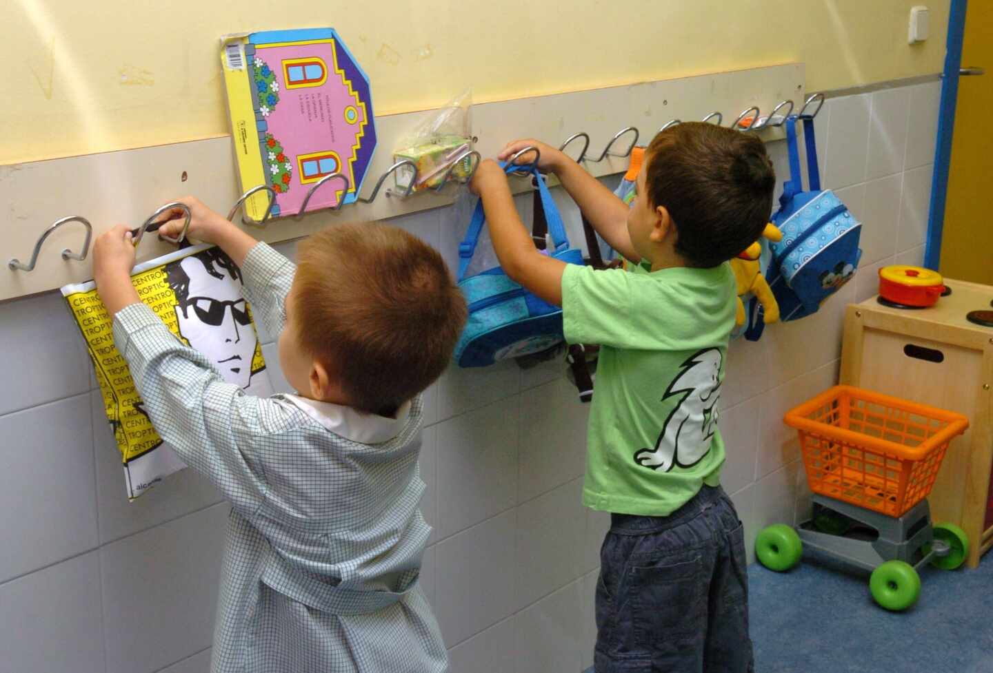 Los niños vuelven al colegio: Infantil en Canarias y Primaria en Madrid