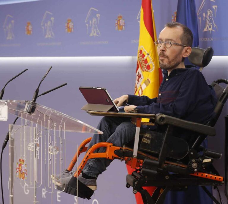 Echenique se vuelve a escudar en las "cloacas del Estado" para eludir el "caso Dina"