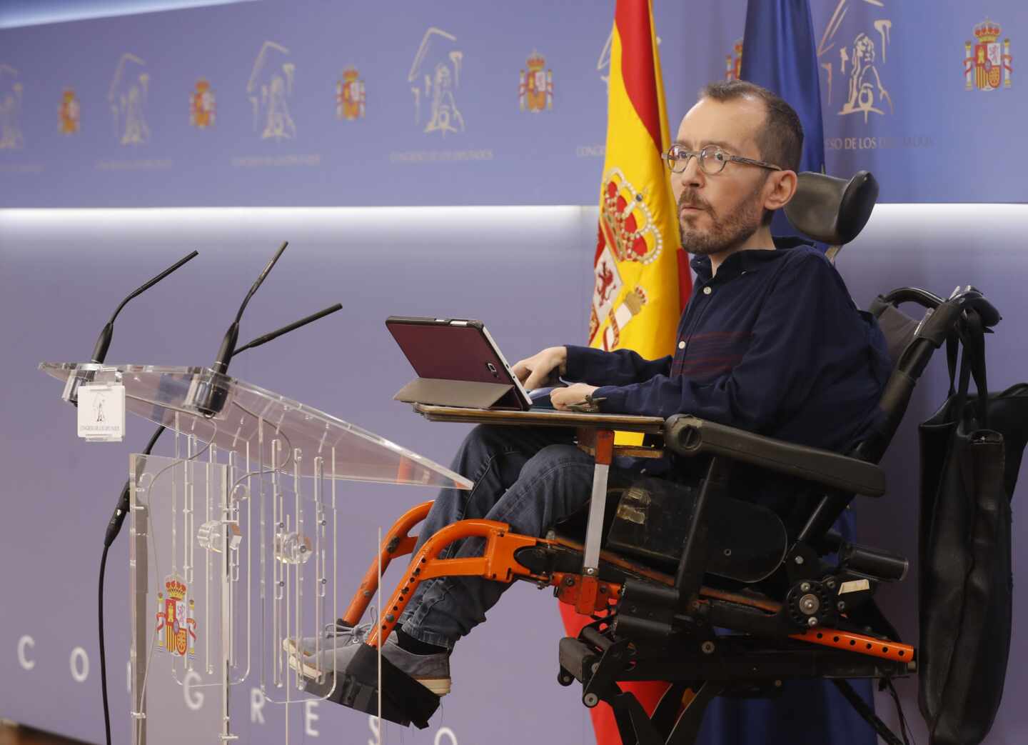 Echenique anuncia que se ha vacunado con AstraZeneca "siguiendo el orden establecido"