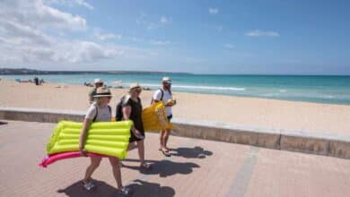 Dos tercios de los españoles descartan por completo ir este verano de vacaciones