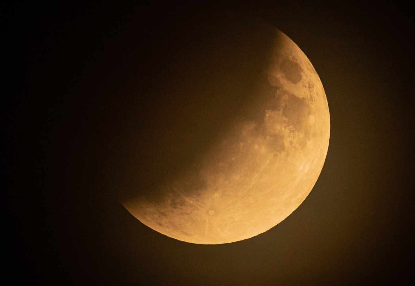 El tercer eclipse del año se producirá este domingo y podrá verse en España