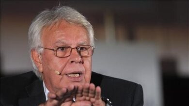 Felipe González compara al Gobierno de Sánchez con el "camarote de los hermanos Marx"