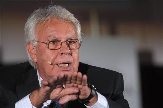 Felipe González compara al Gobierno de Sánchez con el "camarote de los hermanos Marx"