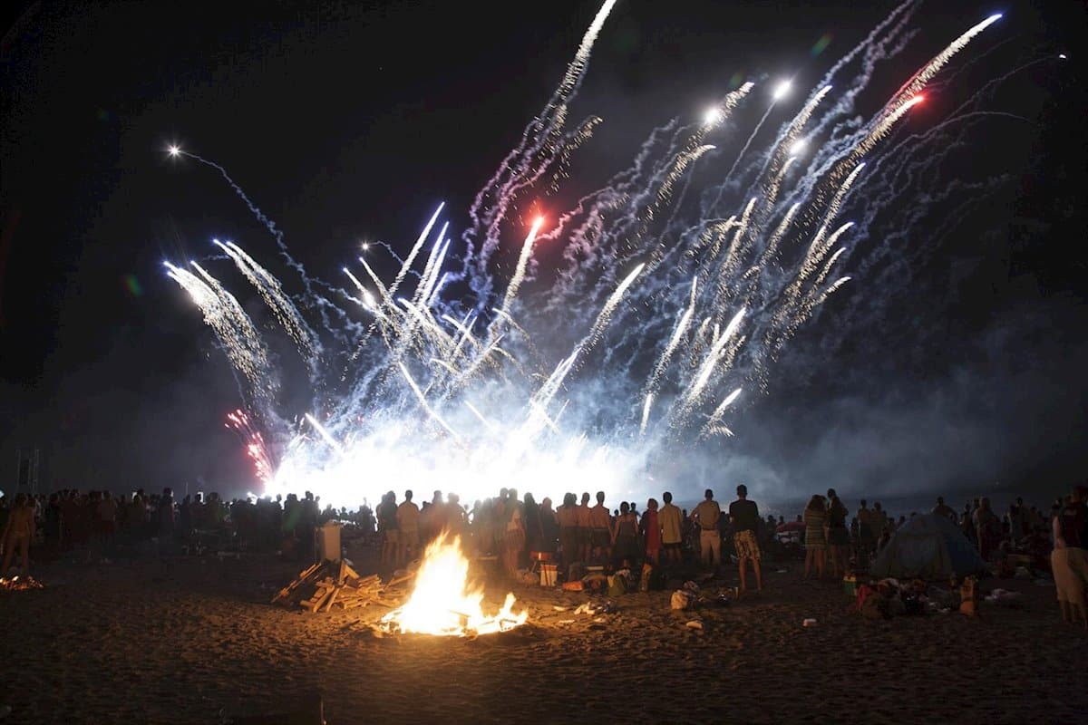 Playas cerradas y hogueras prohibidas: suspenden la celebración de San Juan